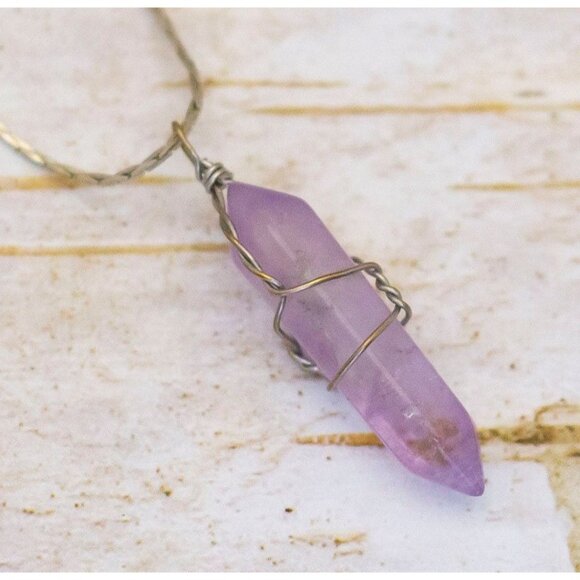 18 inch, Vintage Lucky Charm Lavender Crystal Necklace - BZ2 - Picture 1 of 3